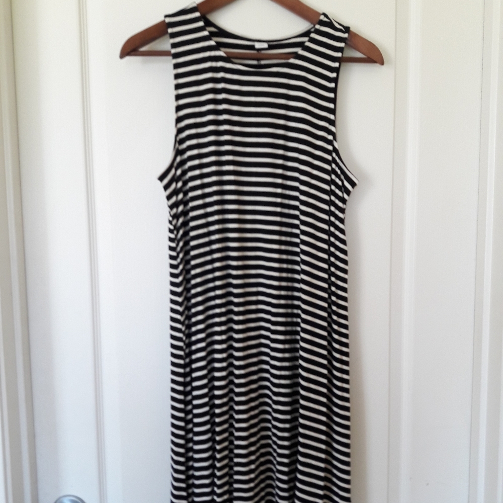 EUC Black & White Stripe Swing Dress Sz L